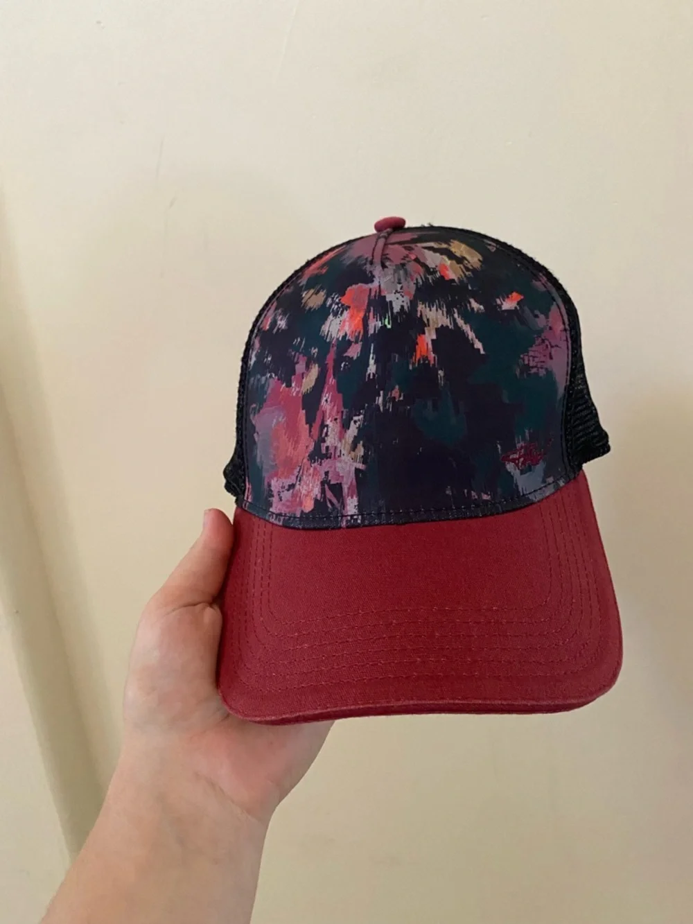 prAna Abstract Camo Trucker Hat Snapback Mesh Mesh Cap Burgundy Black
